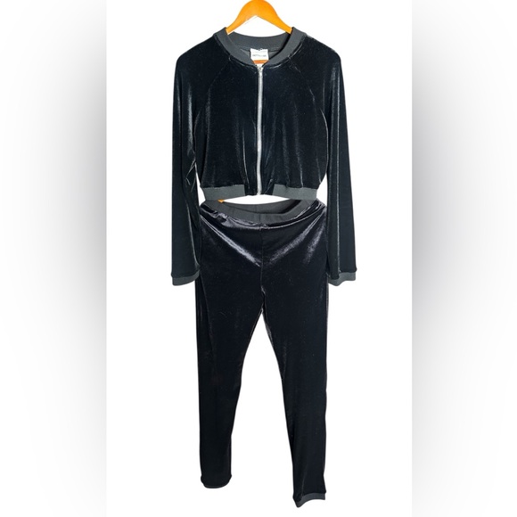 NWOT Better Be velvet jumpsuit - Picture 1 of 10